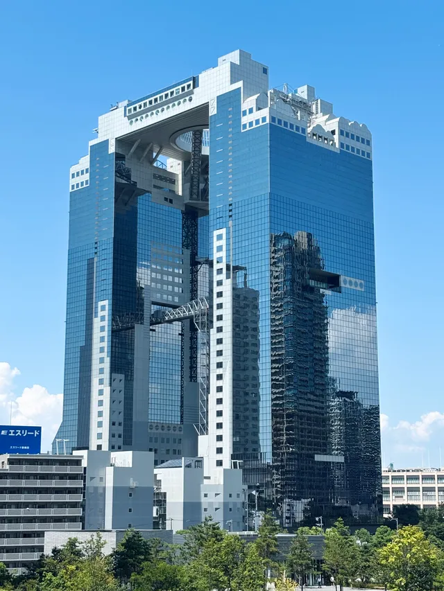 기지 우메다 스카이빌딩점이 입점한 건물의 2026년 외관으로, 식당 내부나 음식 사진은 아닙니다.